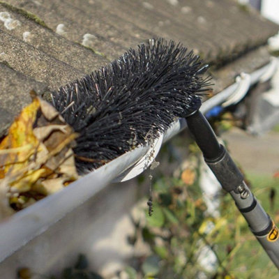 Darlac Dp566 Flexible Gutter Cleaning Brush Roof Leaf Debris Free Swop Top from B&Q