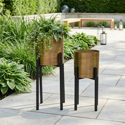 Duo Iron Planter Pots With Stand from B&Q