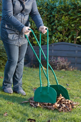 Primrose Easy Leaf Debris Grabbers from B&Q