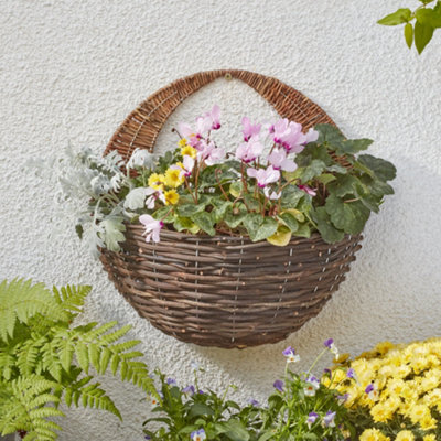 Shop all pots, planters & baskets