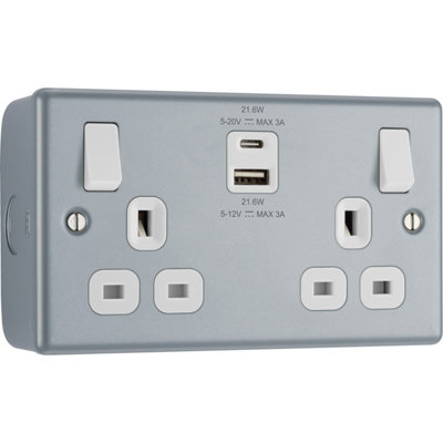 British General Bg Metal Clad Double Switched 13A Socket With Usb A + C (22W) from B&Q