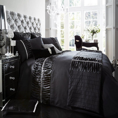 Smart Living Duvet Cover With Pillowcases Polycotton Quilt Bedding Covers Comfy Breathable Comforter Cover SetBlack from B&Q