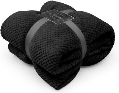 Gc Gaveno Cavailia Fluffy Pop Throw 150X200Cm Black Lightweight Honeycomb Blanket For Bed Settee Throws For Sofas Couch Chair from B&Q
