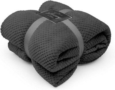 Gc Gaveno Cavailia Fluffy Pop Throw 150X200Cm Grey Lightweight Honeycomb Blanket For Bed Settee Throws For Sofas Couch Chair from B&Q