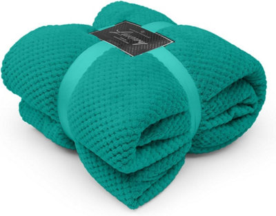 Gc Gaveno Cavailia Fluffy Pop Extra Large Throw 200X240Cm Teal Soft & Cosy King Size Blanket Waffle Throw from B&Q