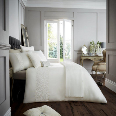 Smart Living Duvet Cover With Pillowcases Polycotton Quilt Bedding Covers Comfy Breathable Comforter Cover SetCream from B&Q