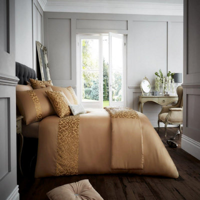 Smart Living Duvet Cover With Pillowcases Polycotton Quilt Bedding Covers Comfy Breathable Comforter Cover SetGold from B&Q