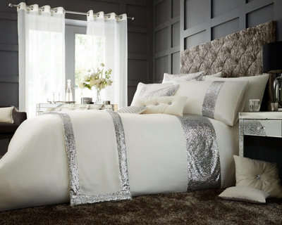 Smart Living Duvet Cover With Pillowcases Polycotton Quilt Bedding Covers Comfy Breathable Comforter Cover SetCream from B&Q