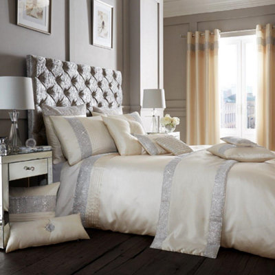 Smart Living Duvet Cover With Pillowcases Polycotton Quilt Bedding Covers Comfy Breathable Comforter Cover SetCream from B&Q