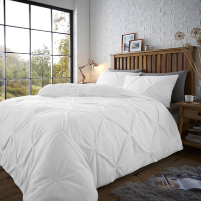 Smart Living Teddy Bear Fluffy Bedding SetThermal Warm & Cosy Super Soft Fleece Duvet Cover Set With PillowcasesWhite from B&Q