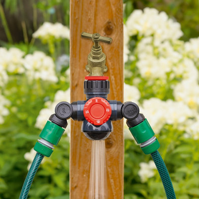 Garden Tap 3-Way Adaptor With Dial OperationOutdoor Tap Splitter Water Distributor With 2 Hosepipe Connections & Central Tap from B&Q