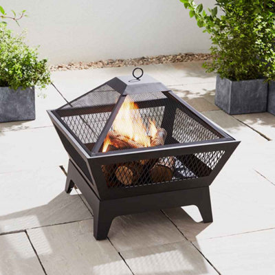 BillyOh Outdoor Fireplace With Mesh Lid, Grill, & Poker