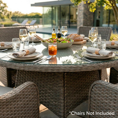 B&Q Dellonda Chester Round Rattan Outdoor Garden Dining Table, Glass, 135Cm, Brown