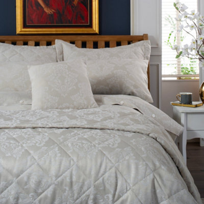 The Lyndon Company Versailles Bedlinen Duvet Set from B&Q
