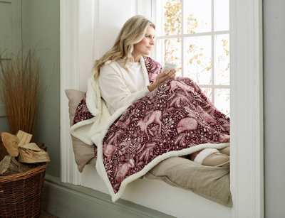 Deyongs Red Woodlands Folk Wine Heated Sherpa Throw Blanket 140X180cm With Heat Settings Size 10