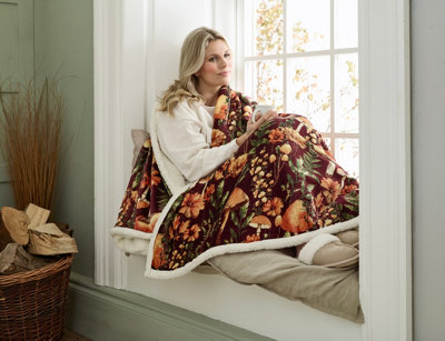 Deyongs Red Mushrooms Wine Heated Sherpa Throw Blanket 140X180cm With Heat Settings Size 10