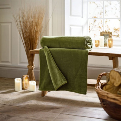 Deyongs Snuggle Touch Throw  240Gsm Coral Fleece Solid Dye from B&Q
