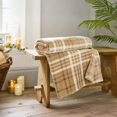 Deyongs Snuggle Check Throw  240Gsm Coral Fleece Printed from B&Q