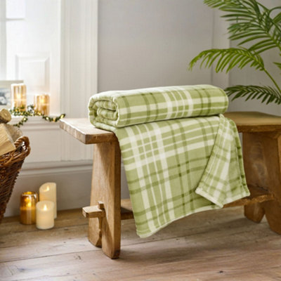 Deyongs Snuggle Check Throw  240Gsm Coral Fleece Printed from B&Q