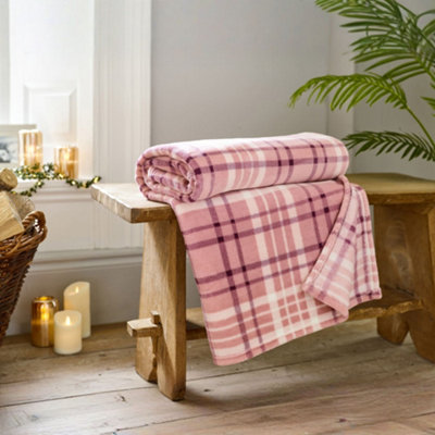 Deyongs Snuggle Check Throw  240Gsm Coral Fleece Printed from B&Q