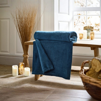 Deyongs Snuggle Touch Super Soft Solid Colour Fleece Throw 140 X 180Cm Plain Blanket Navy from B&Q