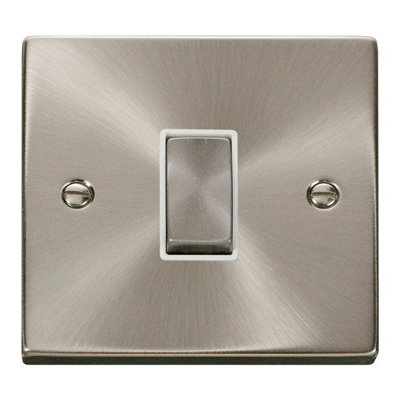 Click Scolmore Click Vpsc425Wh Deco 10A 1 Gang Intermediate Switch Satin Chrome from B&Q