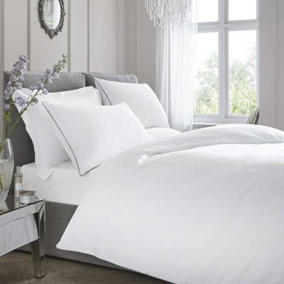 Appletree Premium 200Tc Plain Dye White 100% Percale Cotton Duvet Cover Set from B&Q