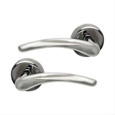 UAP Limited Uap Dune Polished Chrome Internal Door Handles Pair- Premium Range Zinc Lever Design from B&Q