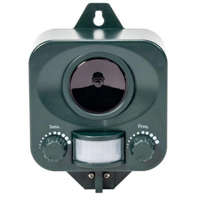 B&Q -  Waterproof Ultrasonic Repellent Cat Repeller And Scarer With Ground Stake (Battery Powered)