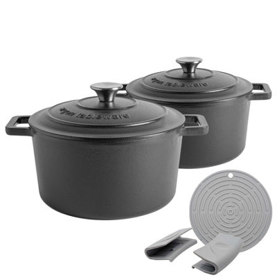 B&Q -  2X Round Cast Iron Casserole Dishes With Self-Basting LidMatte Black4.5 Litre Dutch Oven Roasting Dish Pot