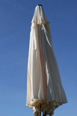  - 2.7M Wide Garden Parasol Umbrella With Tilt And Crank (Cream)