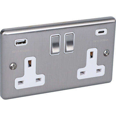 Windsor 2G 13 Amp Socket With Usb Type A & C 4.8 from B&Q