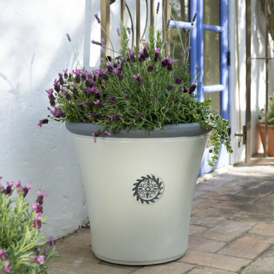 B&Q -  Tuscan Round Planter In White 56Cm