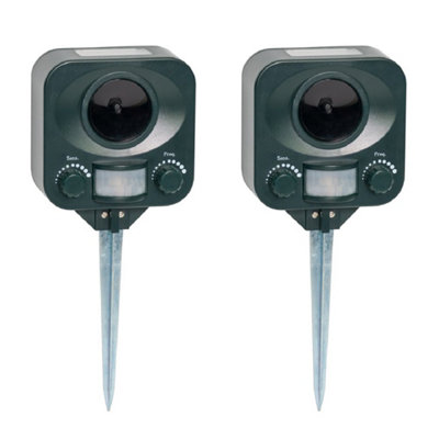 Pestbye Pack Of 2 Solar Waterproof Cat RepellentQuick Fix Ultrasonic Repeller Scarer With Ground Stake from B&Q