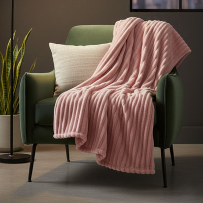 Chunky Ribbed Mink Throw Ultra Soft Warm Elegant Blanket For Sofa Or Bed Pink from B&Q
