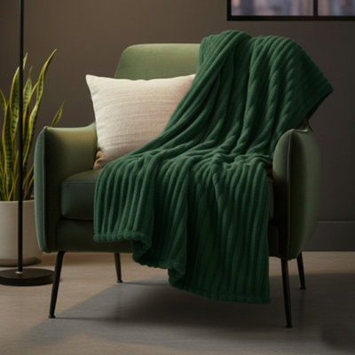 Chunky Ribbed Mink Throw Ultra Soft Warm Elegant Blanket For Sofa Or Bed Green from B&Q