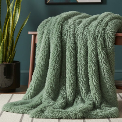 Cuddly Extra Fluffy Throw Ultra Soft Plush Blanket For Sofa Bed Home Decor Green 150X200Cm from B&Q