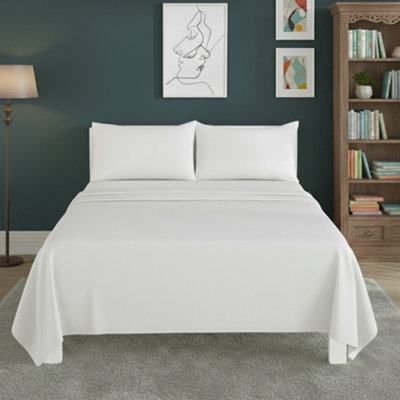 Easy Care Flat Bed Sheet Polycotton Durable Low Maintenance Bedding White from B&Q