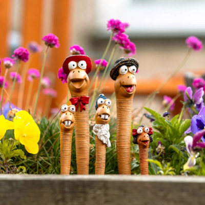 Cordaville Weather Resistant UV Resistant Plastic Garden Statue - Image 4