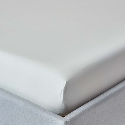 Homescapes Silver Grey Egyptian Cotton Deep Fitted Sheet 200 TcSuper King from B&Q