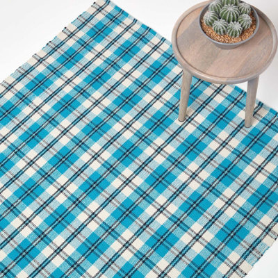 Homescapes Irvine Handwoven Tartan 100% Cotton Rug, 70 X 120 Cm Blue