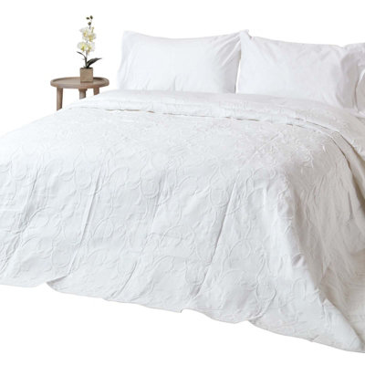 Homescapes White Cotton Rich Floral Metelassé Pattern BedspreadSingle from B&Q