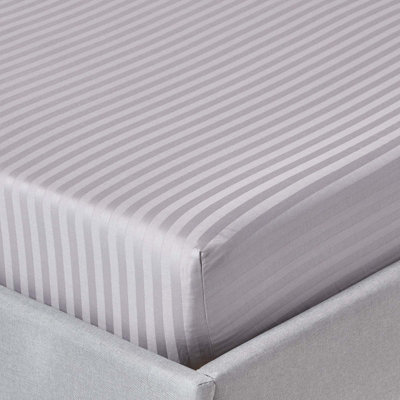 Homescapes Egyptian Cotton Satin Fitted Sheet 330 Thread Count, Small Double Grey