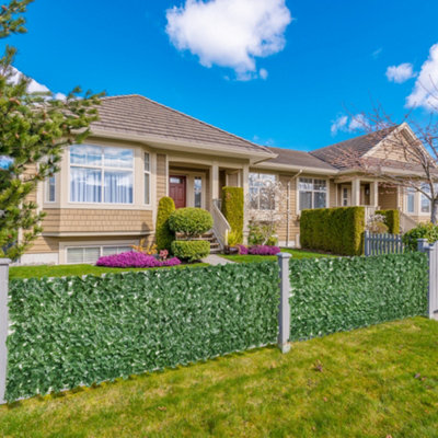 Outsunny Artificial Leaf Hedge Panel Garden Fence Privacy Screen On Roll 1M X 3M from B&Q