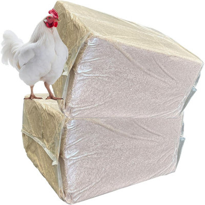 Pluto Packaging 15Kg Poultry Bale Mix Animal Bedding Shavings For Small Animals from B&Q