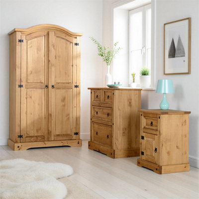 B&Q -  Corona Trio Set In Distressed Waxed Pine