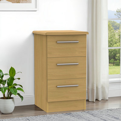 Montana Ready Assembled Matt Oak Effect 3 Drawer Bedside Table (H)700mm (W)400mm (D)410mm