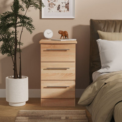 Bergamo Ready Assembled Bardolino Oak Effect 3 Drawer Bedside Chest (H)878mm (W)395mm (D)411mm from B&Q