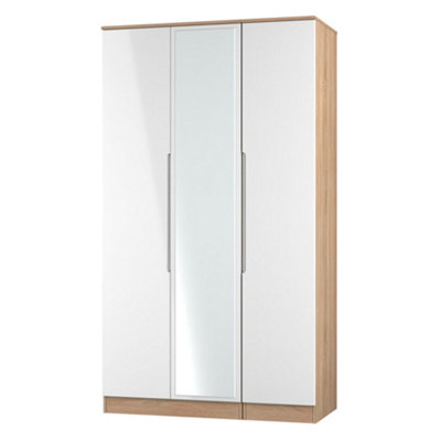 B&Q Milan Ready Assembled Modern & Oak Effect Tall Triple Wardrobe With 1 Mirror Door (H)1970Mm (W)1110Mm (D)530Mm White