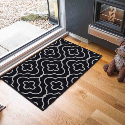 Machine Washable Quatrefoil Design Anti Slip Doormats Black 50X80 Cm from B&Q